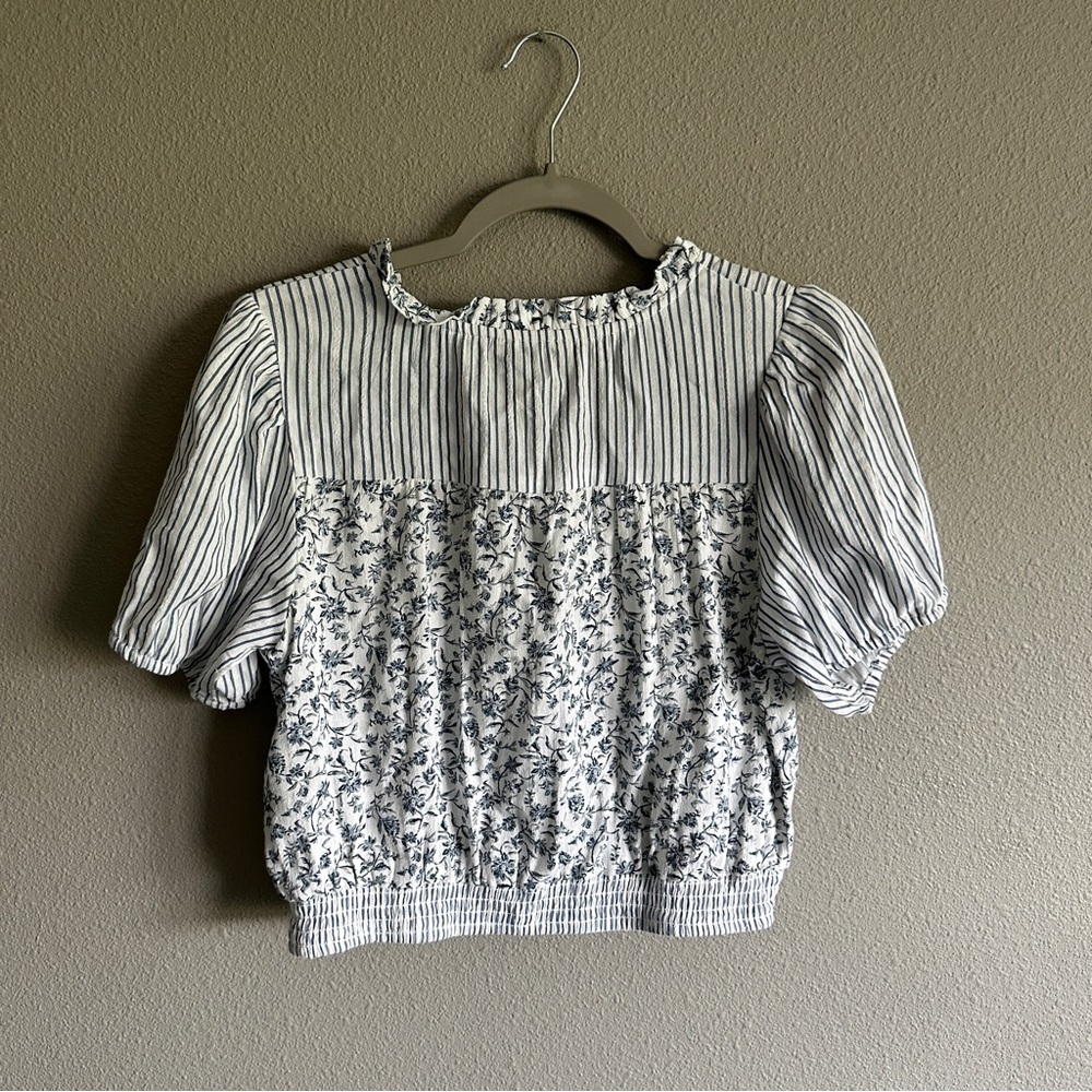 NWT American Eagle Outfitters Blue and White Floral Crop Top Medium - Picture 9 of 12